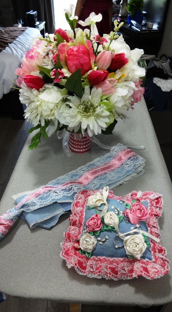 https://www.ottawaweddingmagazine.com/wp-content/uploads/2013/05/flowerslace.jpg