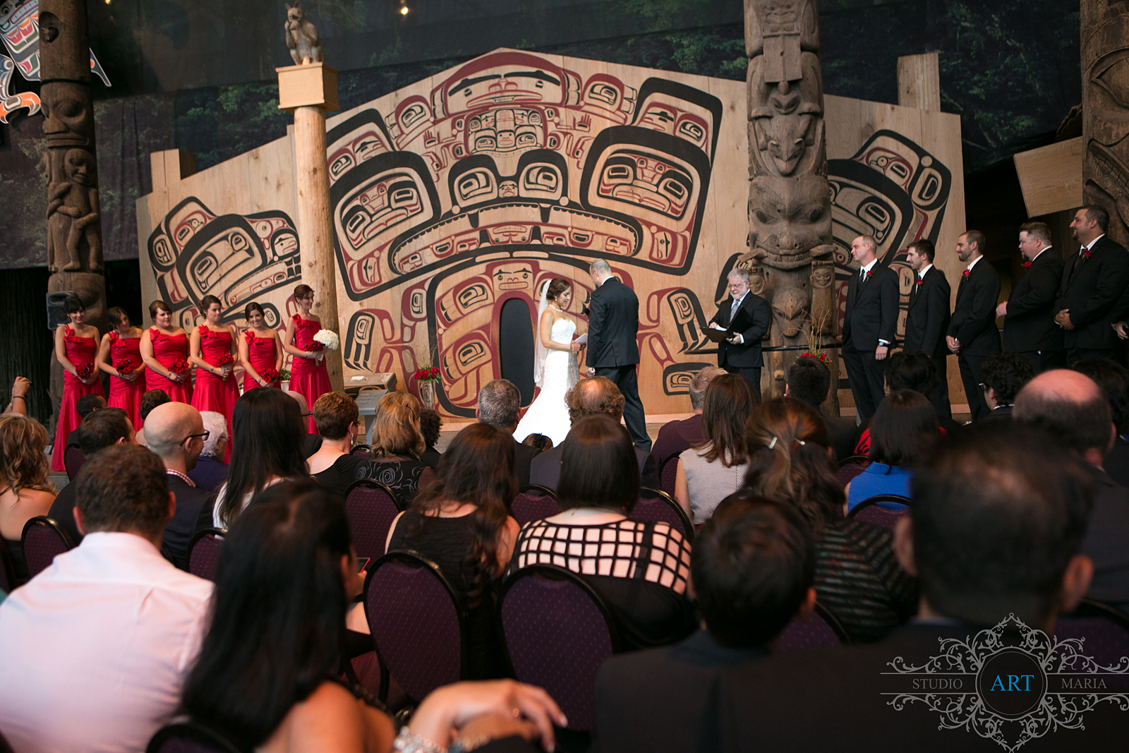https://www.ottawaweddingmagazine.com/wp-content/uploads/2013/11/279a1905.jpg