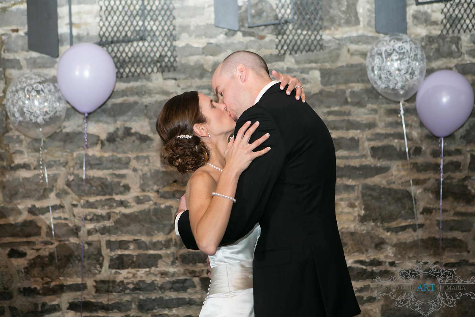 https://www.ottawaweddingmagazine.com/wp-content/uploads/2013/11/wedding-pictures-422.jpg