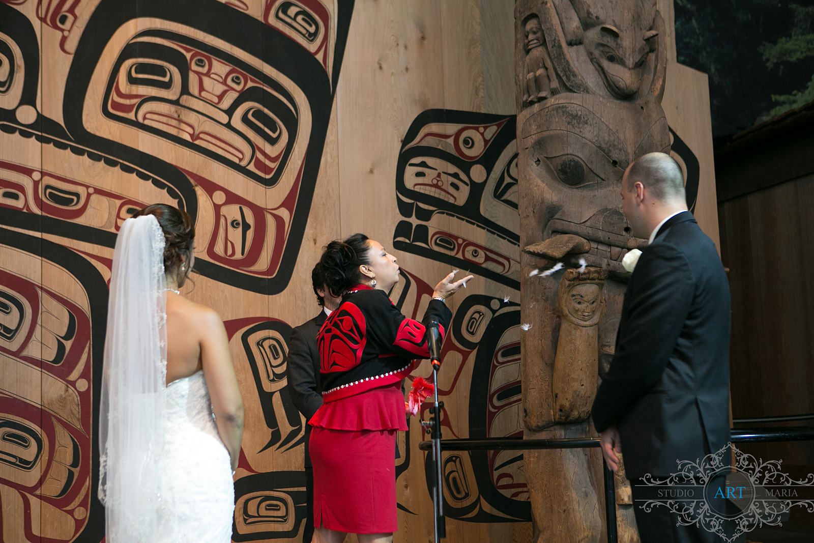 https://www.ottawaweddingmagazine.com/wp-content/uploads/2013/11/wedding-pictures-823.jpg