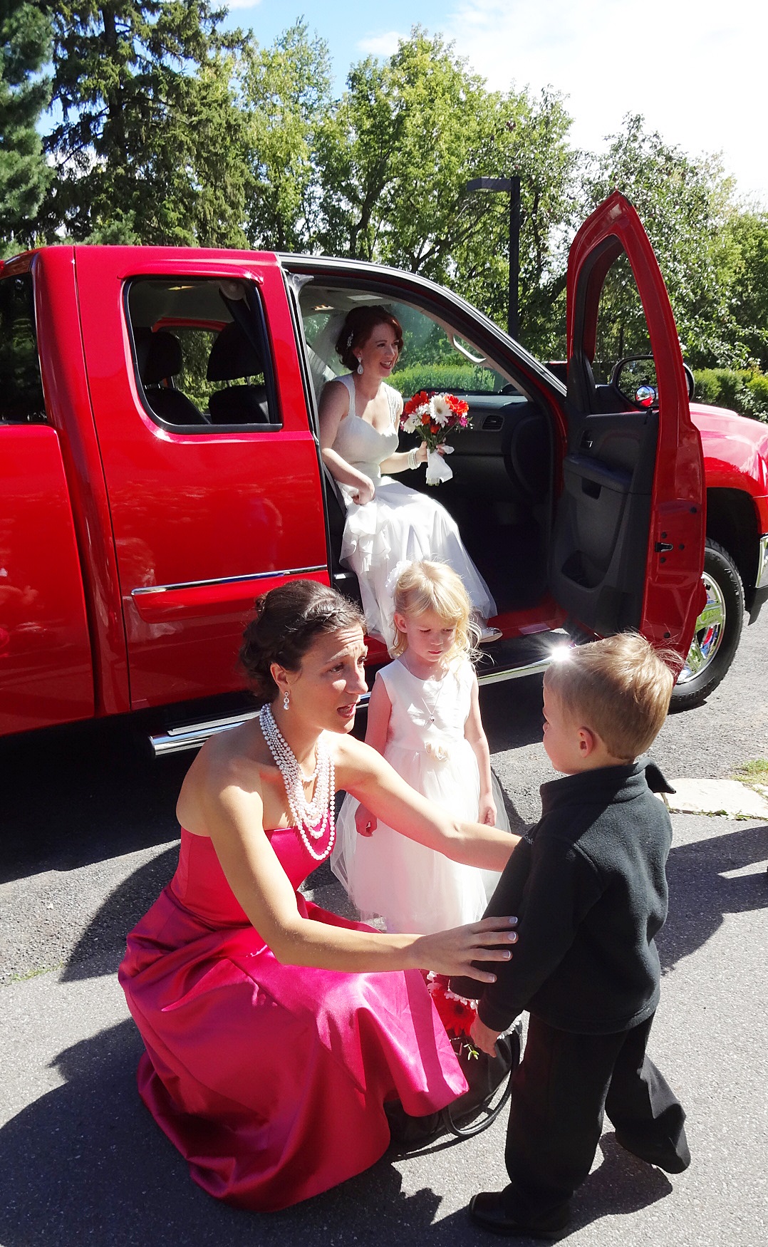 https://www.ottawaweddingmagazine.com/wp-content/uploads/2014/03/redtruck.jpg