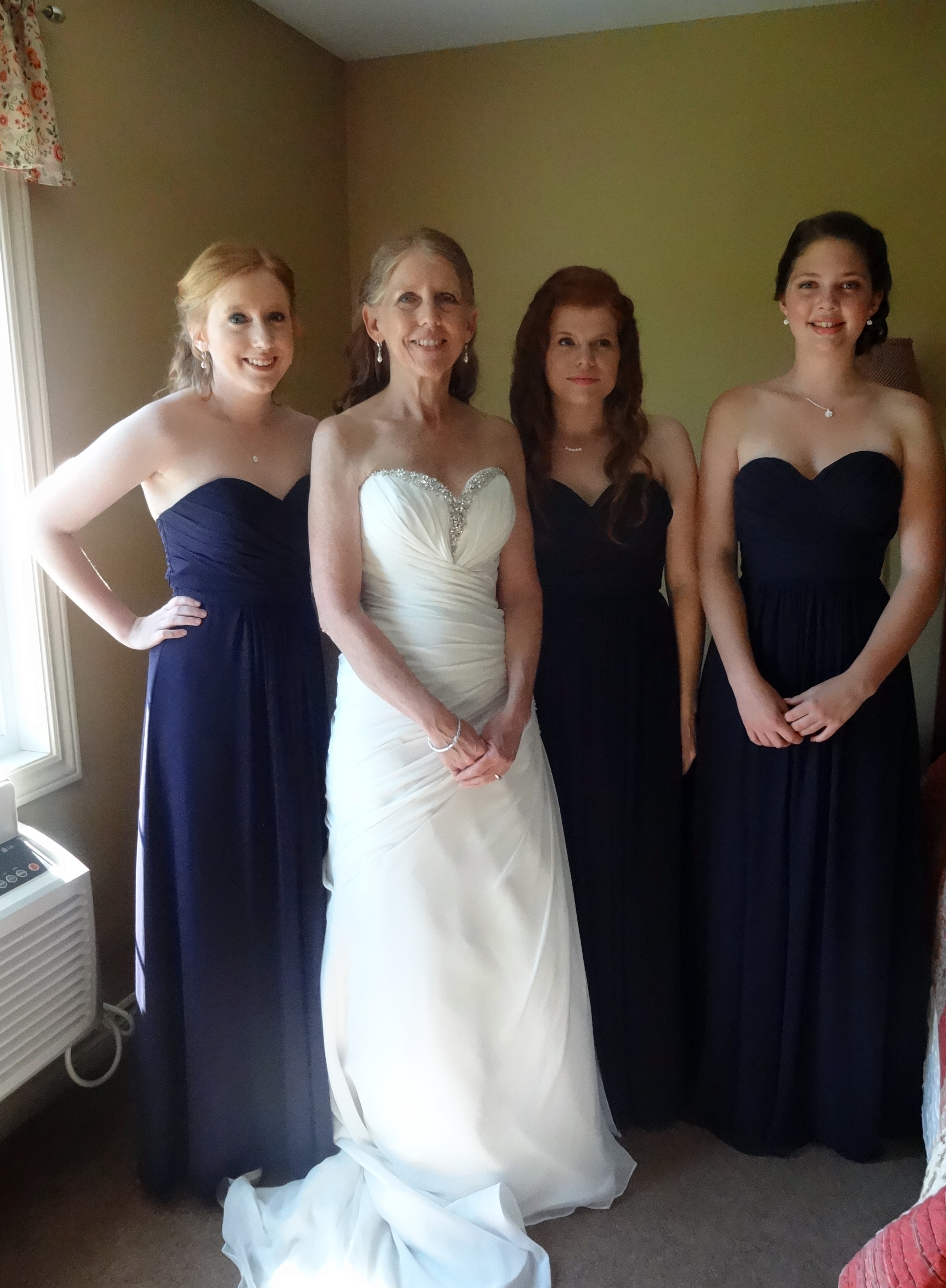 https://www.ottawaweddingmagazine.com/wp-content/uploads/2014/07/debbie-bridesmaids.jpg